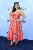 los angeles 1 sep - beanie feldstein bij afzetting - american crime story rode loper in pacific design center op 1 september 2021 in los angeles, ca foto