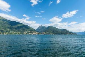 uitzicht over het comomeer vanuit santa maria rezzonico foto