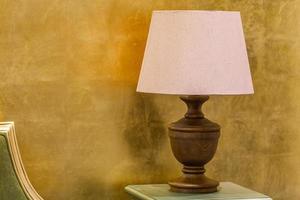 lamp op tafel interieur foto