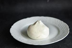 buratta kaas burratina verse gezonde maaltijd voedsel snack dieet op tafel kopieer ruimte voedsel foto