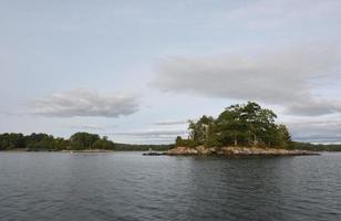 zeegezicht met uitzicht op het eiland in de baai van casco foto