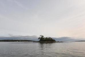 eenzaam eiland gelegen in Casco Bay Maine foto