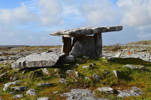 poulnabrone dolmen in county clare foto