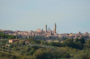 ommuurde stad siena in italië foto