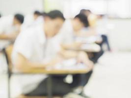 wazig beeld van student in de onderzoekskamer foto