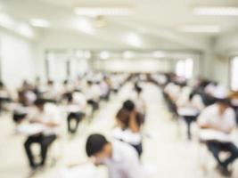 wazig beeld van student in de onderzoekskamer foto