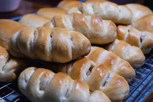 brood met worst erin recept klaar om geserveerd te worden foto