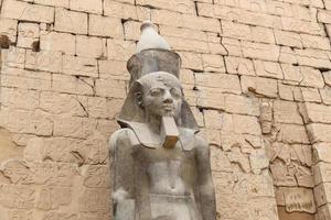 sculptuur in luxor tempel in luxor, egypte foto