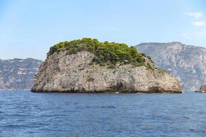 eiland in amalfi cost, napels, italië foto