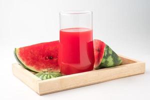 een verfrissend zomerdrankje van watermeloensap. foto