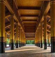 mandalay, myanmar, 2013-publiekszaal in het koninklijk paleis van mandalay, myanmar foto