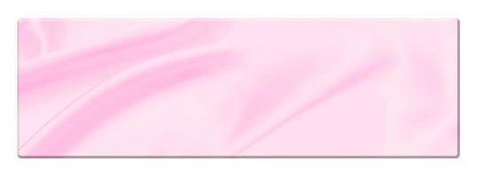 top lange tafel met roze satijnen stof textuur zachte wazige achtergrond foto