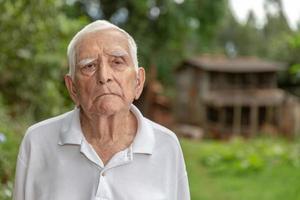 gelukkige Braziliaanse senior boer. foto