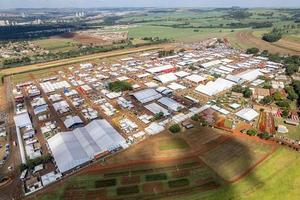 luchtfoto van agrishow, internationale handelsbeurs voor landbouwtechnologie, ribeirao preto, sao paulo, brazilië. foto