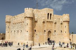 citadel van qaitbay in alexandria, egypte foto