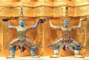 mythologische figuur van de Indiase epische ramayana in het grote paleis, bangkok, thailand. foto