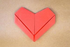 Valentijnsdag ansichtkaart, papier rood hart, liefdeskaart foto