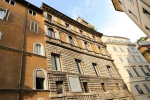 gevel van een gebouw in rome, italië foto