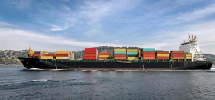 containerschip met goederen foto