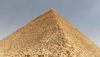 grote piramide van gizeh in het piramidecomplex van giza, cairo, egypte foto