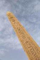 obelisk in karnak-tempel, luxor, egypte foto