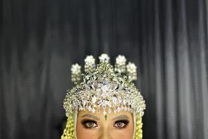 bandung, west java, indonesië, 2021- moslimbruid in Indonesische traditionele bruiloft foto