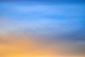 mooie hemelachtergrond met de wolk, natuur abstract concept, zonsondergang van de dag, hemel abstract. foto