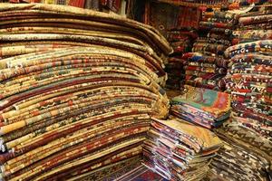 Turkse traditionele tapijten in Goreme, Nevsehir, Turkije foto