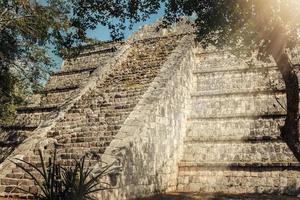 oude ruïnes in chichen itza foto