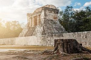 oude ruïnes in chichen itza foto