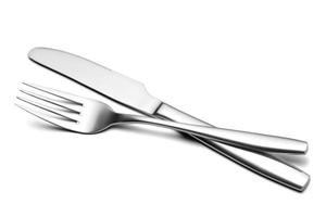de metalen glanzende vork en mes op een witte achtergrond. foto
