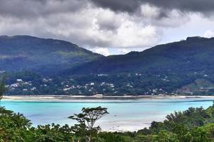 mooie impressies van het tropische landschap op het paradijselijke eiland van de seychellen foto