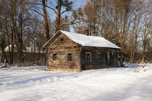 houten huis, winter foto