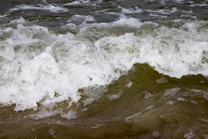 zeekust in de zomer foto