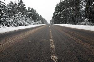 winterlandschap op de weg foto