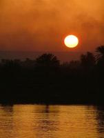 Egyptische zonsondergang langs de Nijl