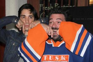 los angeles, 16 sep - justin long, kevin smith bij de première van de slagtand los angeles in vista theater op 16 september 2014 in los angeles, ca foto