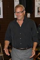 los angeles, okt 247 - kevin costner bij de kevin costner tekent de ontdekkingsreizigers gilde - deel één in de barnes en nobel op 247 oktober 2015 in los angeles, ca foto