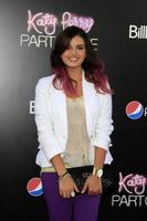 los angeles, 26 jun - rebecca black arriveert bij de katy perry - part of me première in graumans chinese theater op 26 juni 2012 in los angeles, ca foto