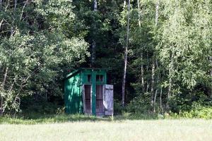 oud houten toilet foto