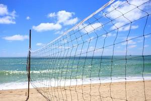 volleybalnet op het strand, sportconcepten foto