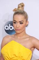 los angeles, 23 nov - rita ora bij de amerikaanse muziekprijzen van 2014, aankomst in het nokia theater op 23 november 2014 in los angeles, ca foto