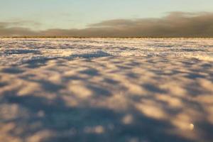 sneeuw drijft in de winter foto