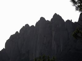 profiel van de bergen van montserrat in de provincie barcelona, catalonië, spanje. foto