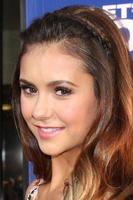 los angeles, 7 aug - nina dobrev bij de première van let s be cops in de arclight hollywood theaters op 7 augustus 2014 in los angeles, ca foto