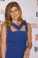 los angeles, 27 jan - connie britton bij het amerikaanse misdaadverhaal, de première van de mensen voj simpson in het dorpstheater op 27 januari 2016 in westwood, ca foto