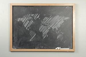 schoolbord wereldkaart foto