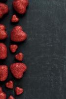 rode harten op een schoolbord voor Valentijnsdag