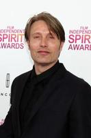 los angeles, 23 februari - mads mikkelsen woont de 2013 film Independent Spirit Awards bij in de tent op het strand op 23 februari 2013 in Santa Monica, ca foto