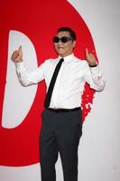 los angeles, 11 juli - psy arriveert bij de première van rode 2 in het dorpstheater op 11 juli 2013 in westwood, ca. foto